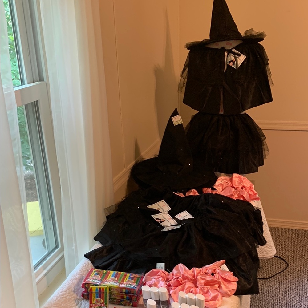 10 Little Witches 60 Piece Party Set NEW Skirts Capes Hats Polish Scrunchies Gum